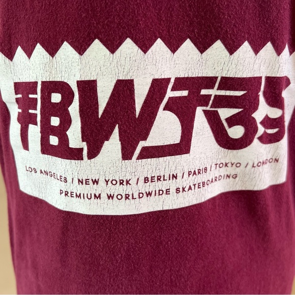 Adidas Shirt Mens Medium Red Premium Worldwide Skateboarding Trefoil Logo Tee - Picture 4 of 5